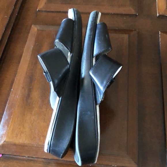 Women’s size 9M black Life stride fellah sandals - Picture 8 of 9